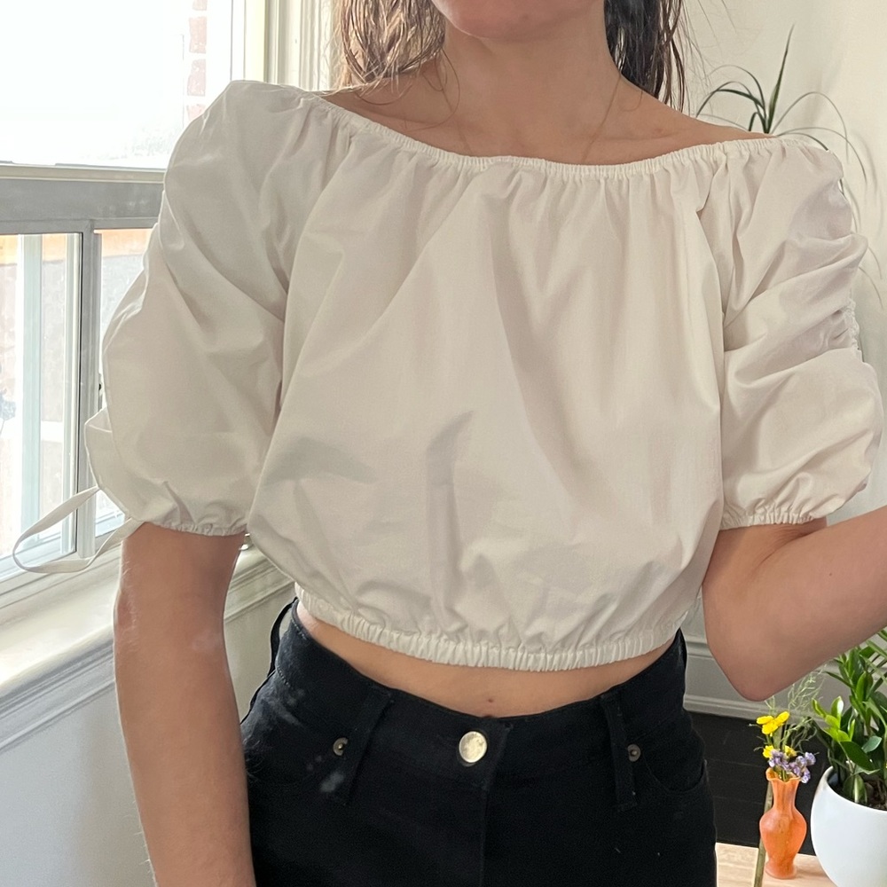 Puff Sleeves ๐ - Picture 2 of 7